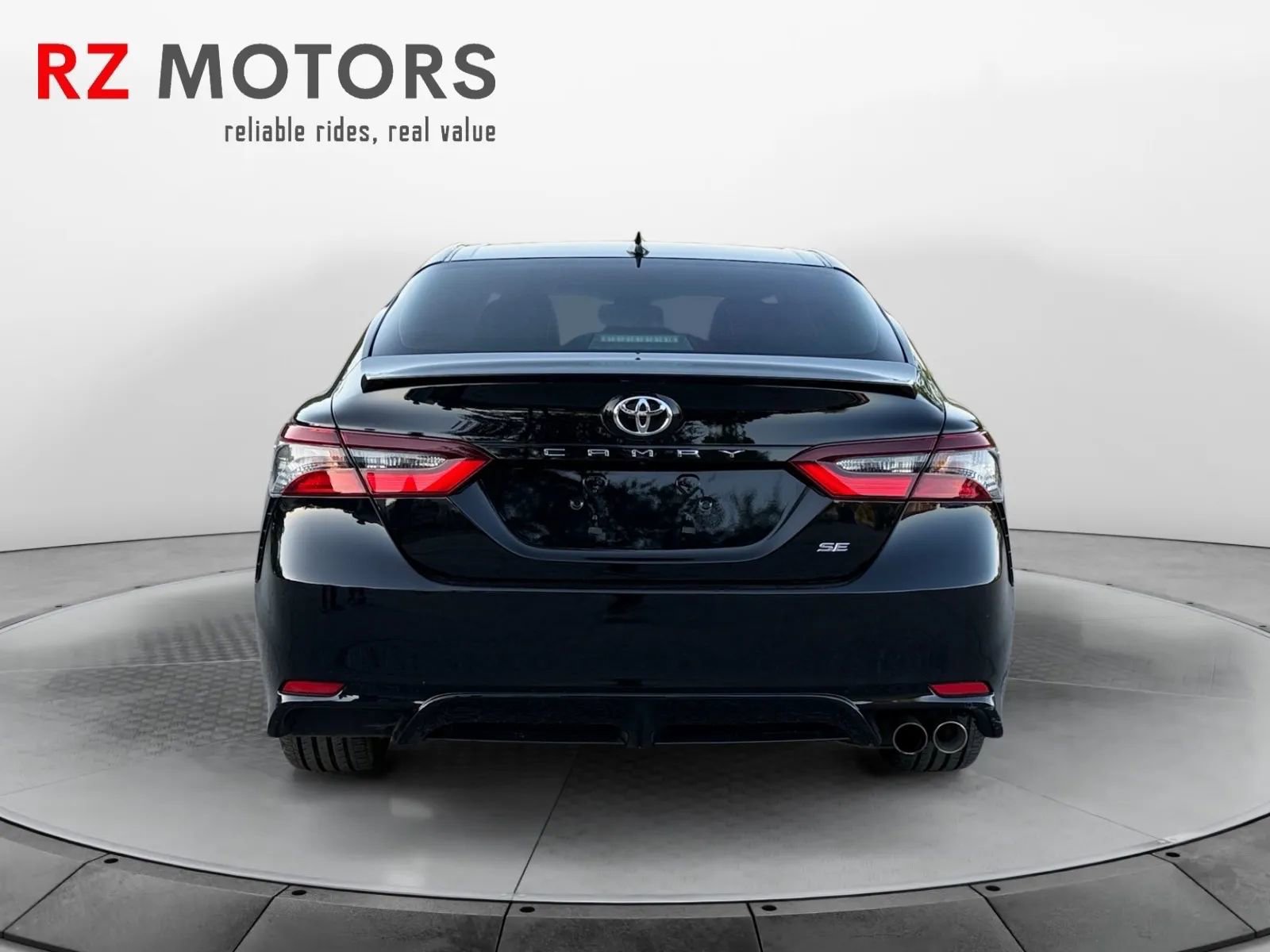 Used 2022 Toyota Camry SE w/ Convenience Package FWD image 4