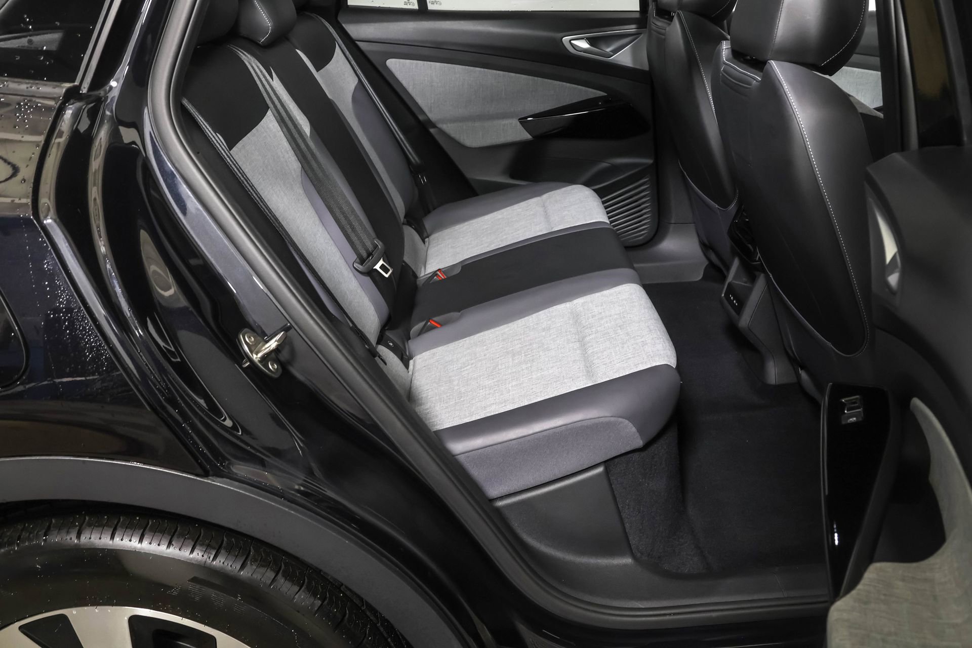 Used 2023 Volkswagen ID.4 2WD image 39