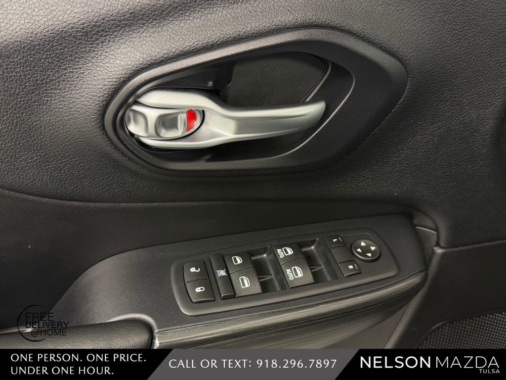 Used 2016 Jeep Cherokee Limited image 21