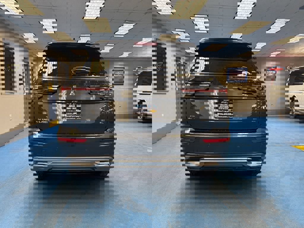 Used 2025 Mitsubishi Outlander SEL image 7