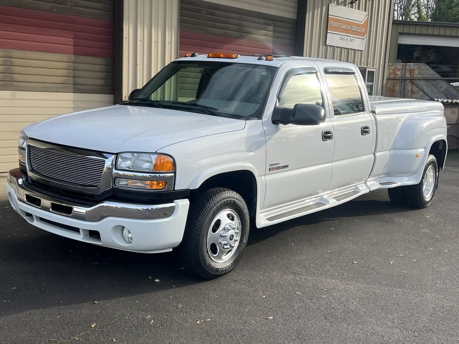 Used 2005 GMC Sierra 3500 SLT w/ Heavy-Duty Power Package RWD image 1