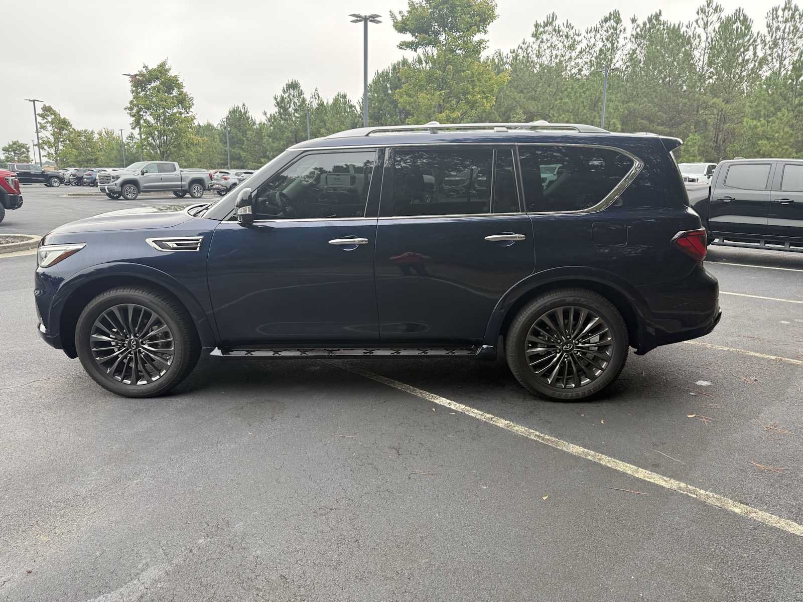 Used 2023 INFINITI QX80 Premium Select w/ All-Season Package RWD image 6