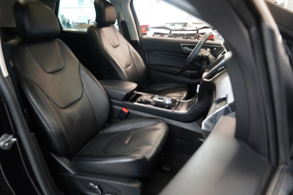 Used 2019 Ford Edge Titanium w/ Cold Weather Package AWD/4WD image 35