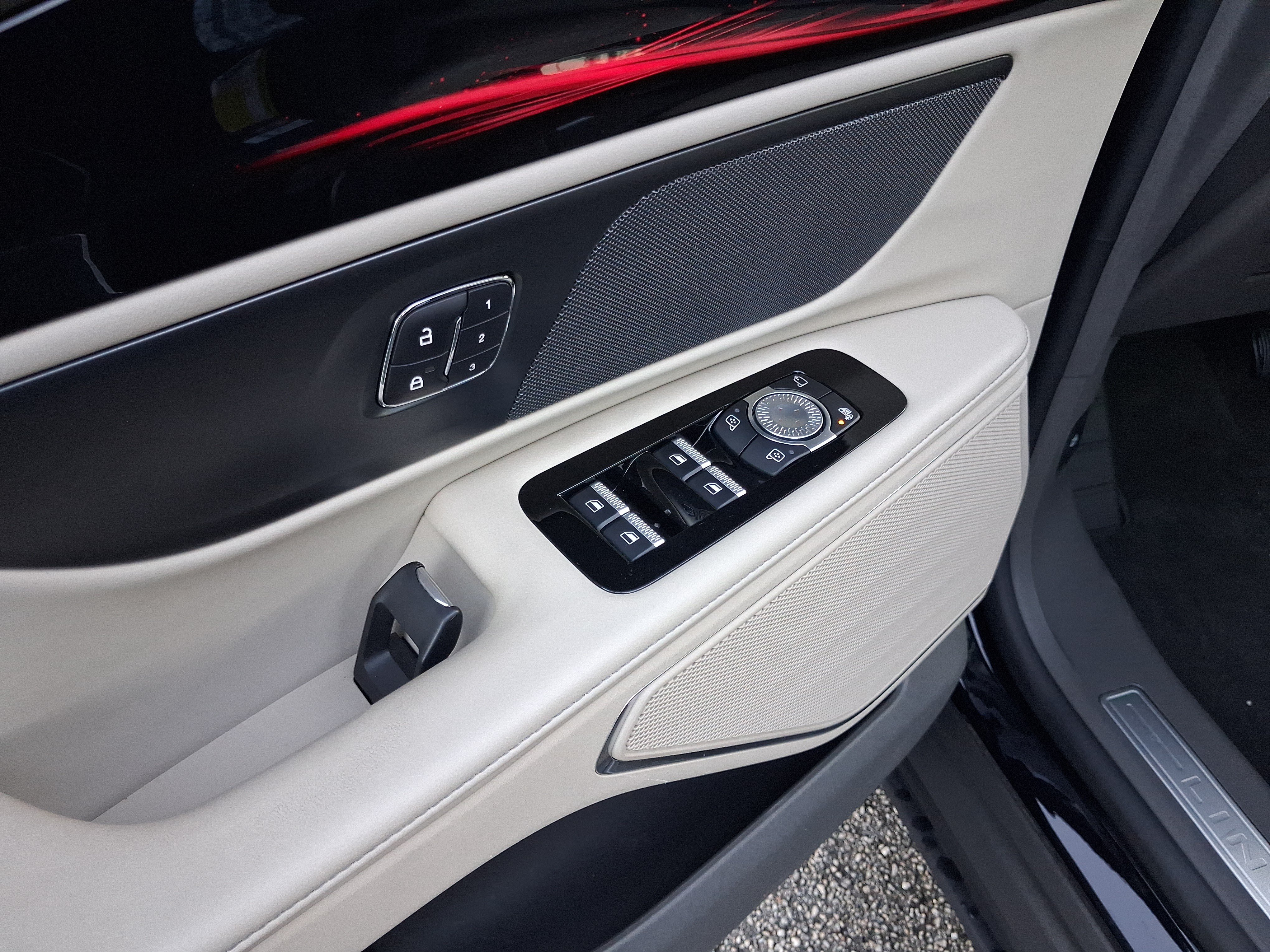 Certified 2025 Lincoln Nautilus Premier AWD/4WD image 14