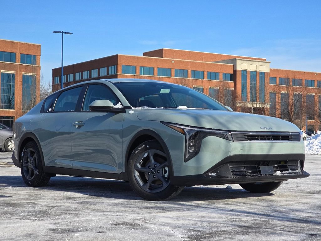 New 2025 Kia K4 LXS image 1