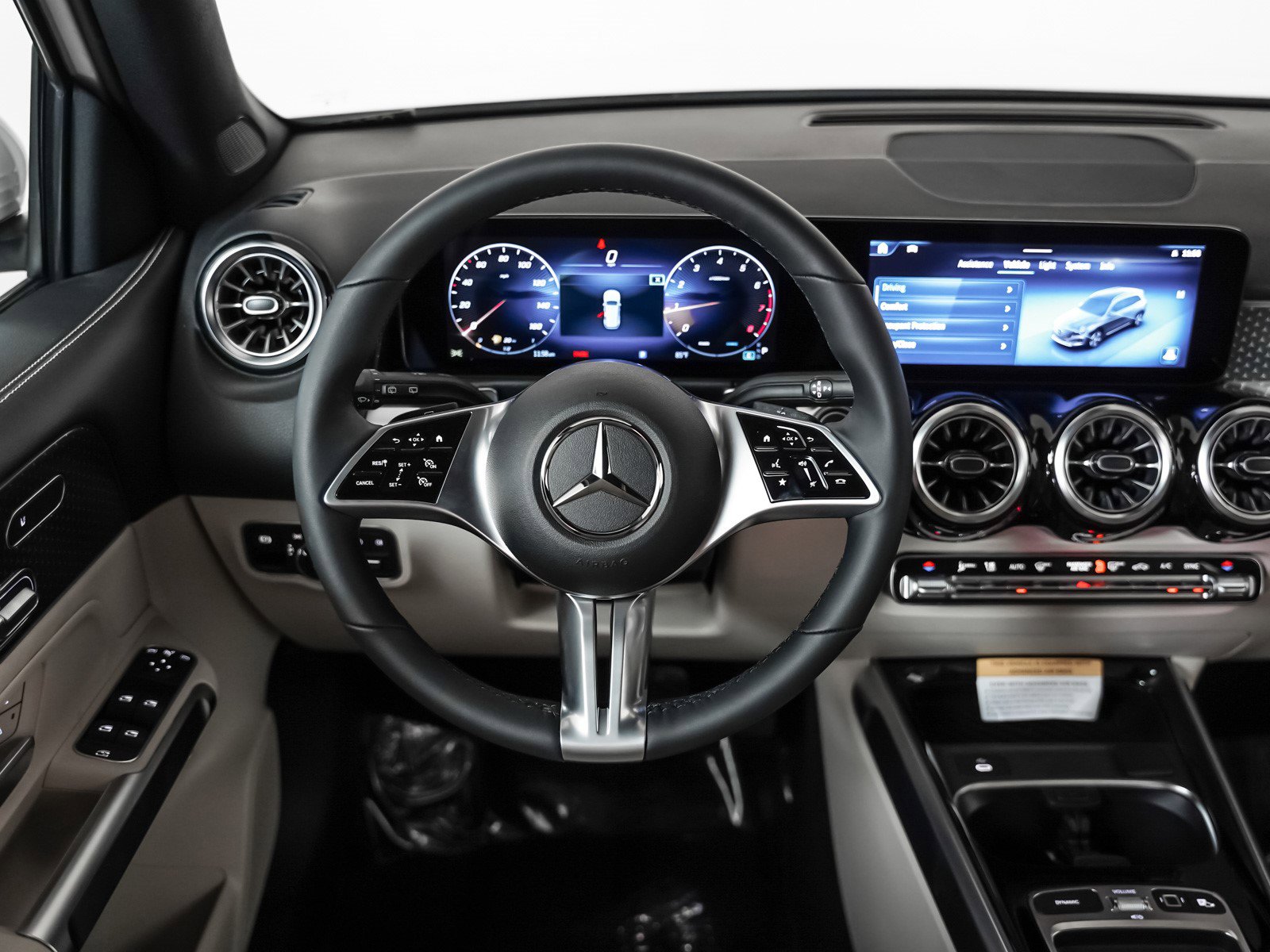 New 2025 Mercedes-Benz GLB 250 4MATIC image 14