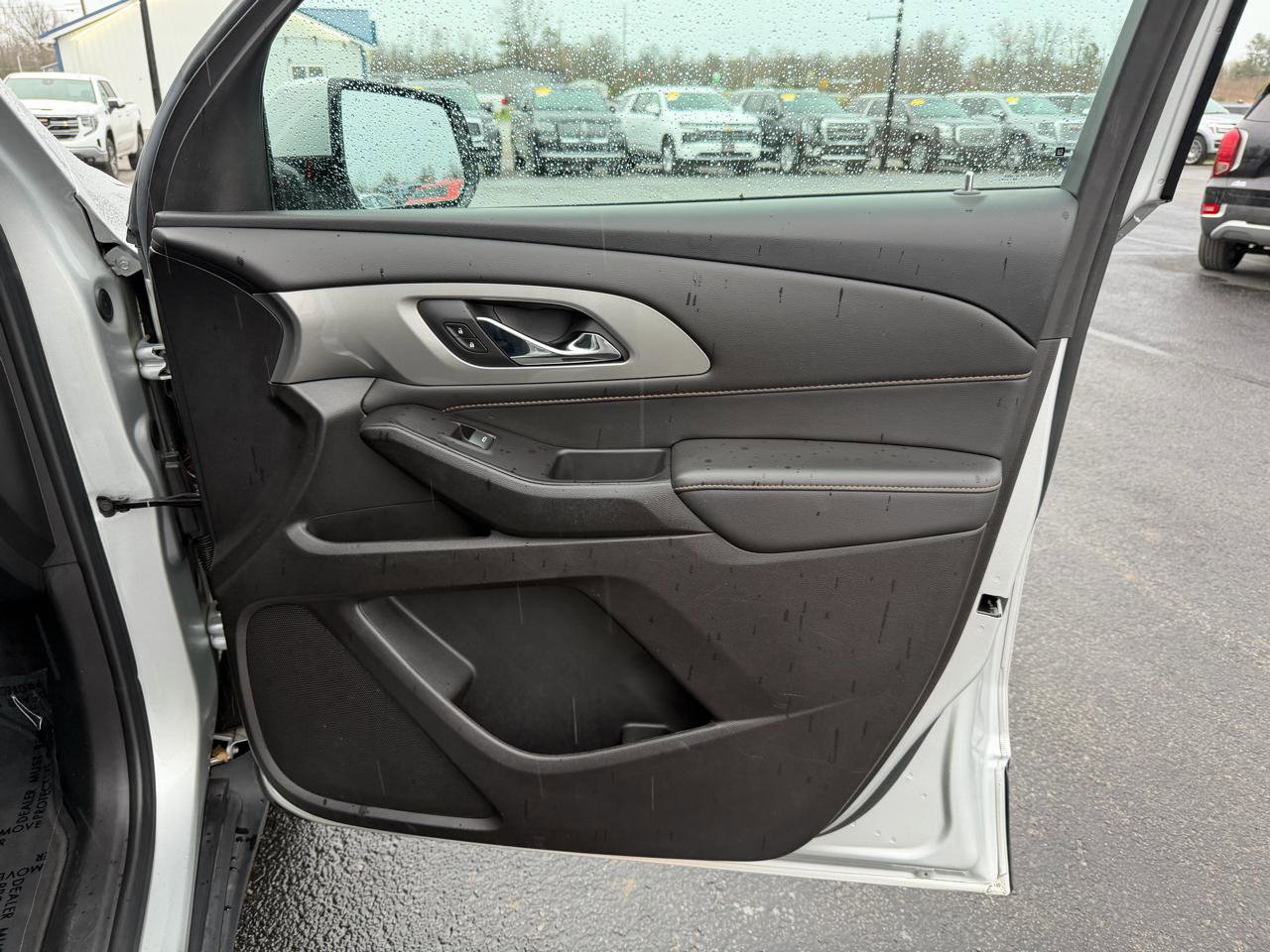 Used 2020 Chevrolet Traverse LT image 25