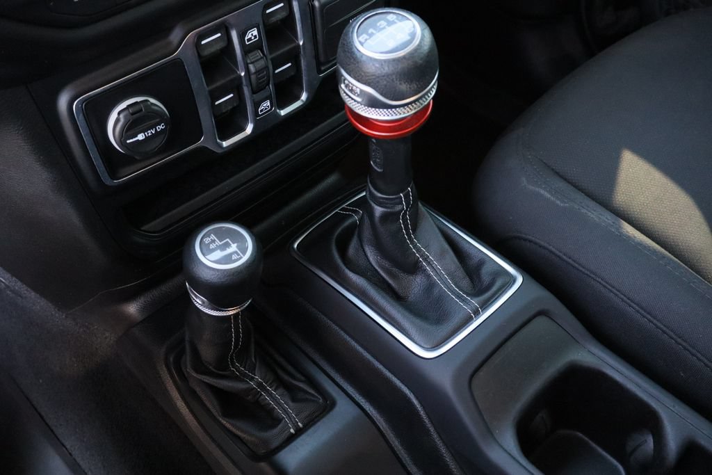 Used 2020 Jeep Wrangler Unlimited Sahara AWD/4WD image 19
