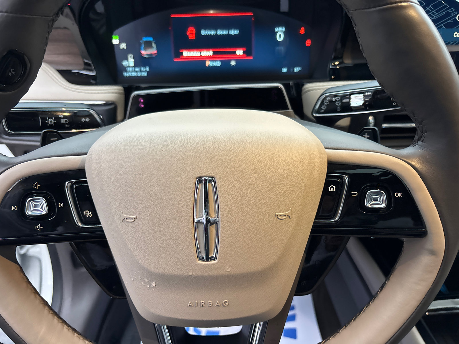 Certified 2023 Lincoln Corsair Reserve w/ Equipment Group 202A image 16