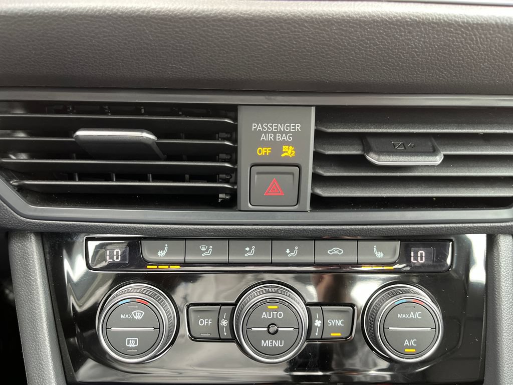 Used 2024 Volkswagen Jetta SE FWD image 25