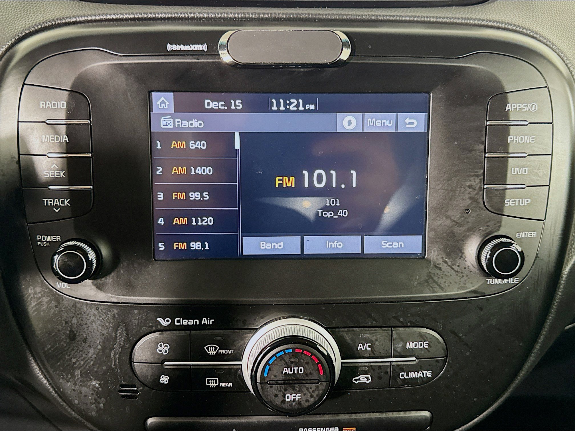 Used 2019 Kia Soul + image 17