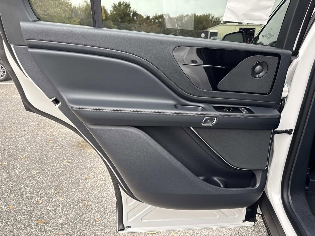 New 2026 Lincoln Aviator AWD image 14