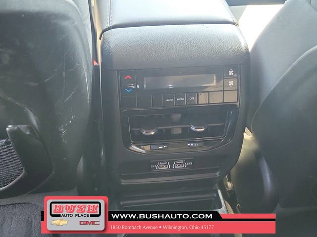 Used 2023 Jeep Grand Cherokee L Laredo image 12