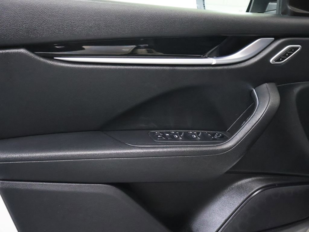 Used 2020 Maserati Levante image 16