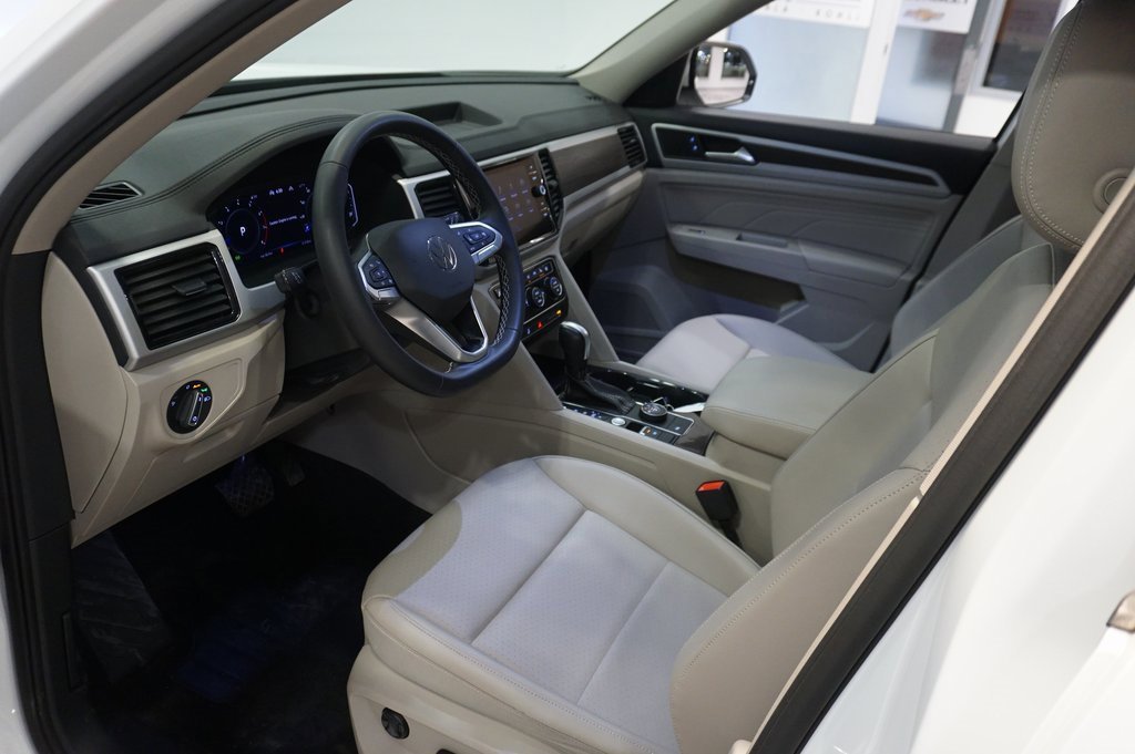 Used 2022 Volkswagen Atlas SE w/ Panoramic Sunroof Package image 9