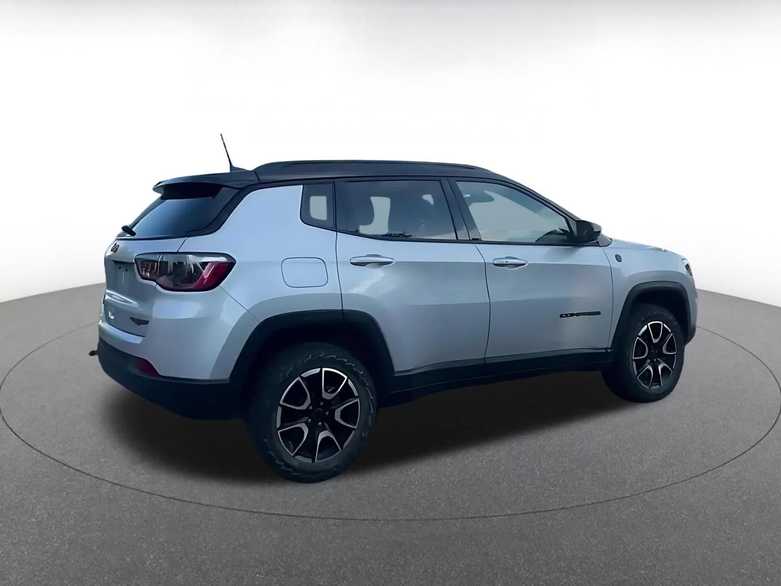 Used 2025 Jeep Compass Trailhawk AWD/4WD image 15