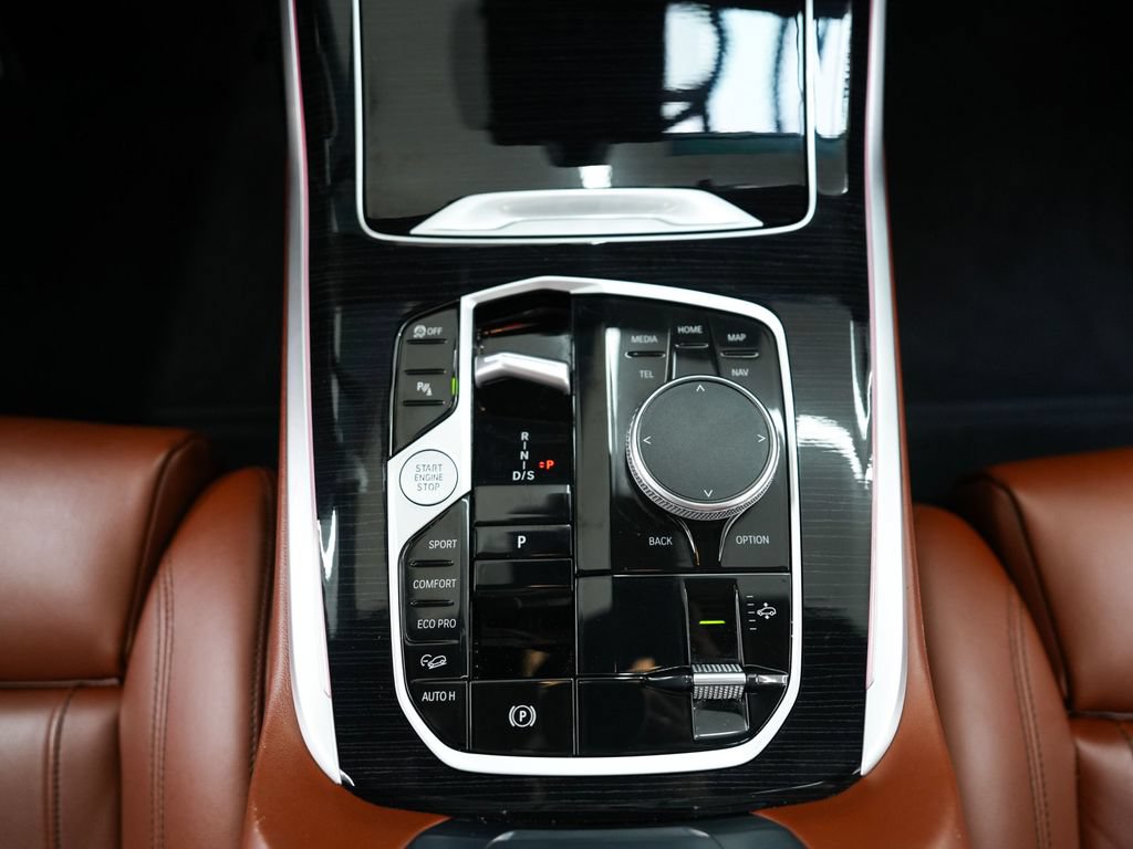 Used 2023 BMW X7 xDrive40i w/ M Sport Package AWD/4WD image 28