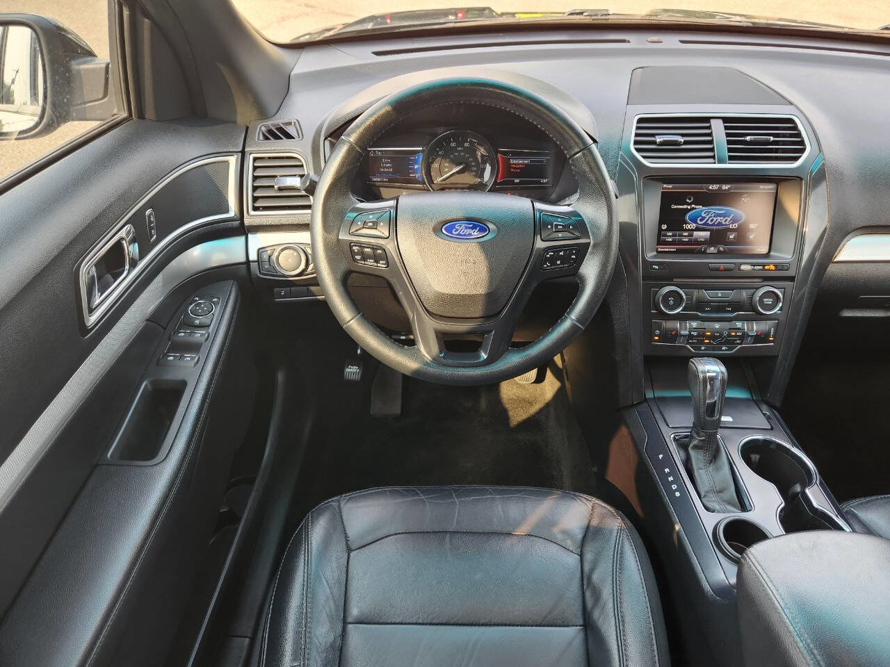 Used 2016 Ford Explorer XLT w/ Equipment Group 202A image 18