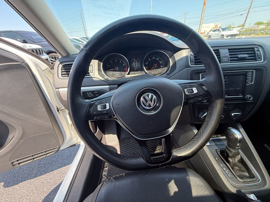 Used 2017 Volkswagen Jetta SE image 16