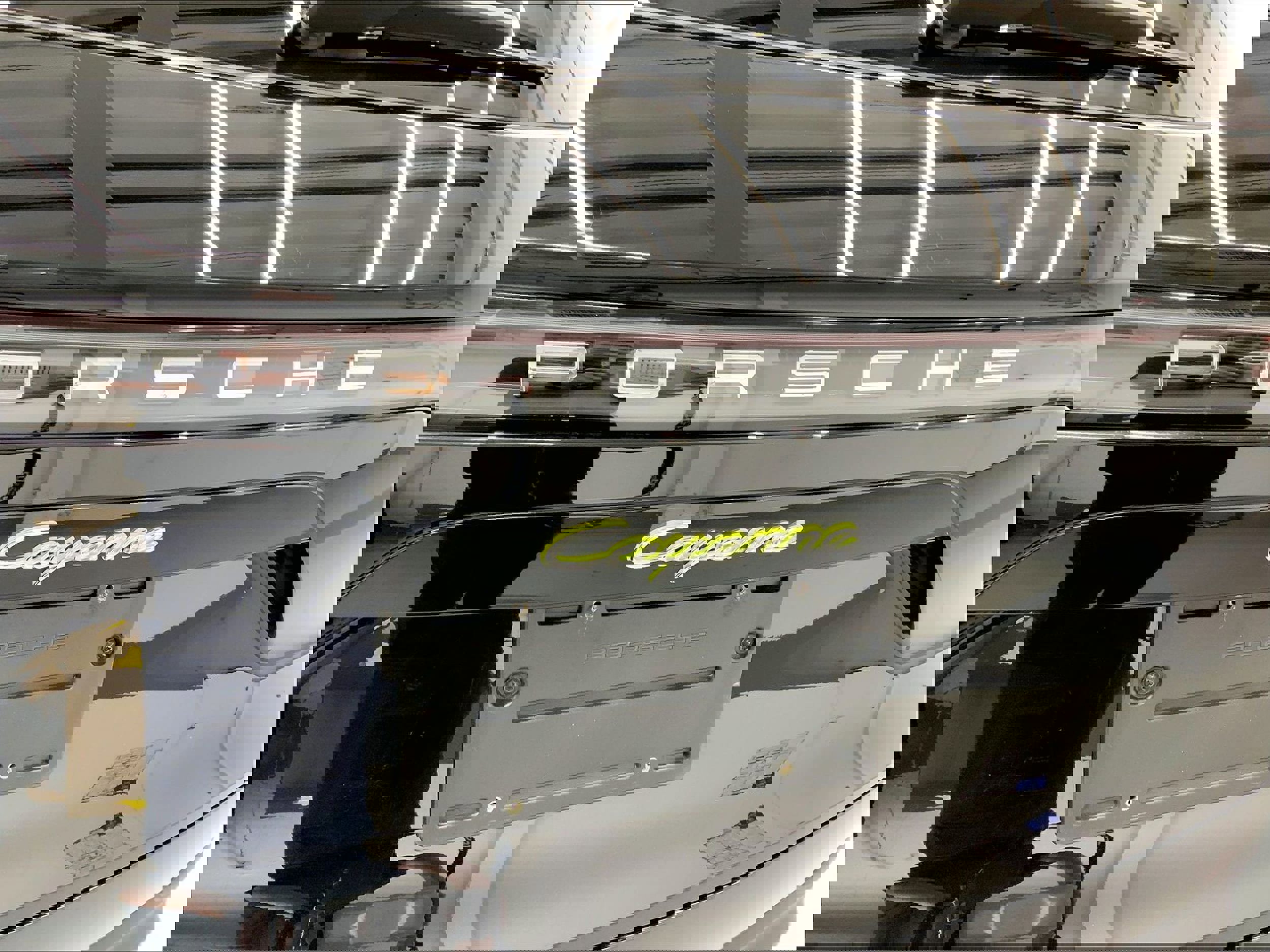 Used 2022 Porsche Cayenne E-Hybrid image 31