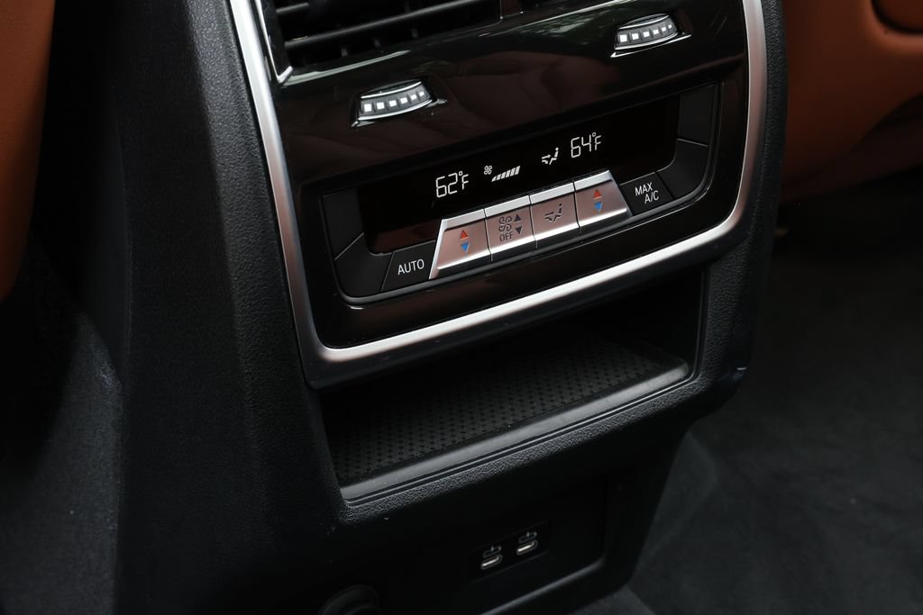 Used 2023 BMW X7 xDrive40i w/ M Sport Package AWD/4WD image 27
