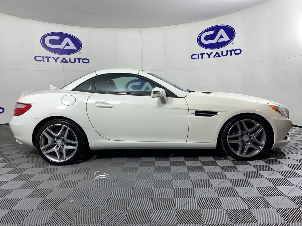Used 2013 Mercedes-Benz SLK 250 image 2