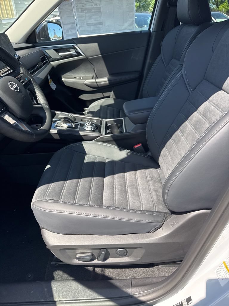 New 2026 Nissan Rogue SL AWD/4WD image 9