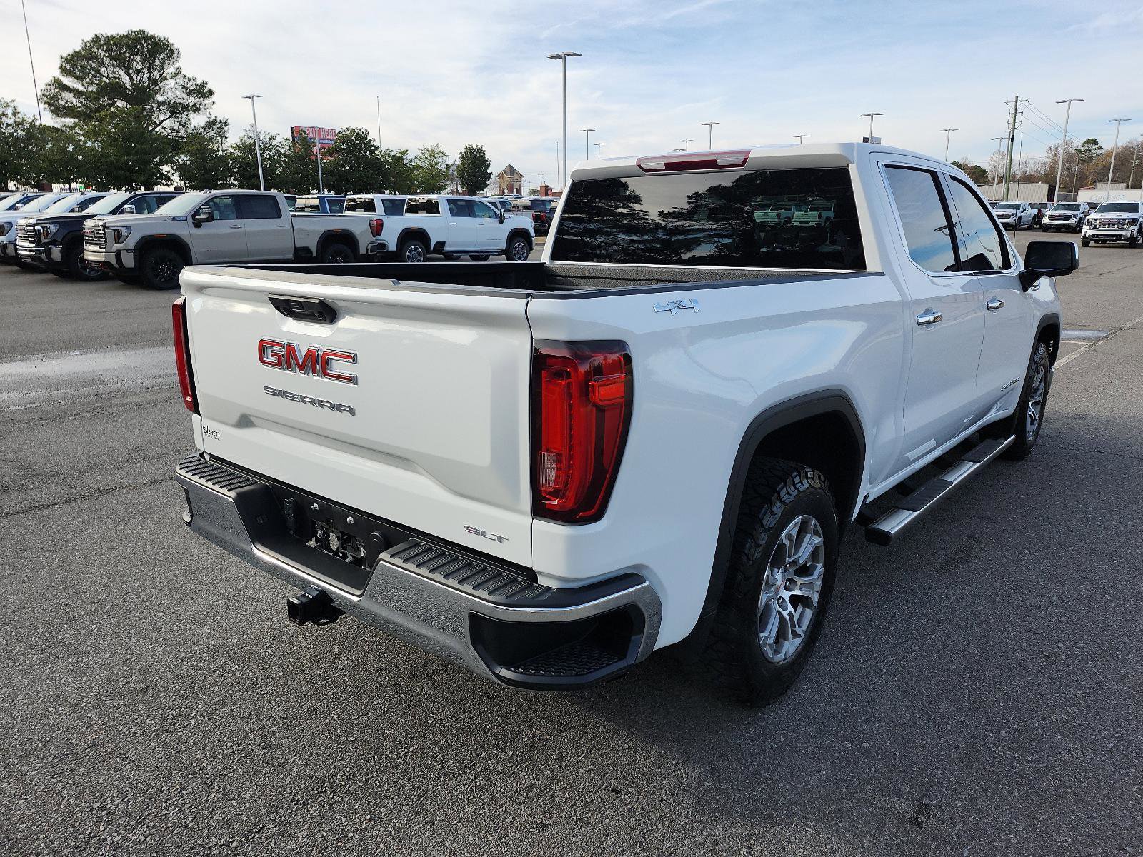 Used 2023 GMC Sierra 1500 SLT image 3