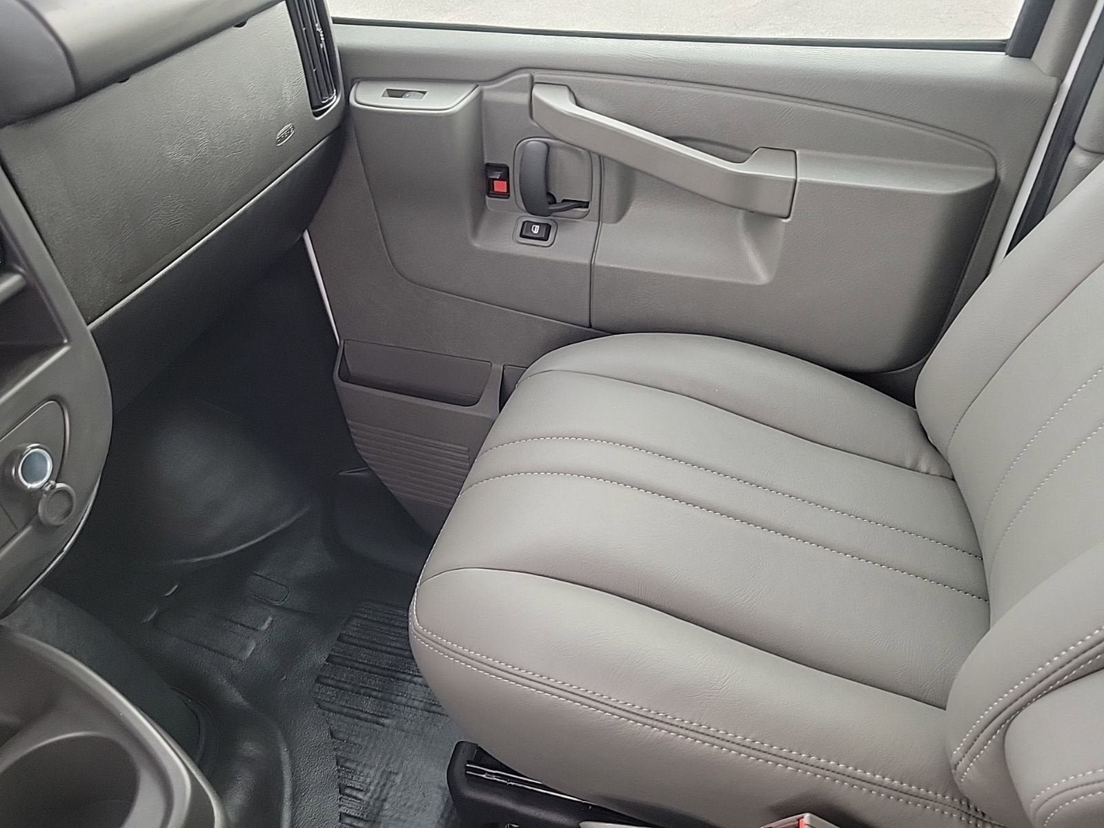New 2025 GMC Savana 2500 w/ Driver Convenience Package RWD image 29