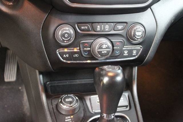 Used 2023 Jeep Cherokee Altitude Lux AWD/4WD image 19