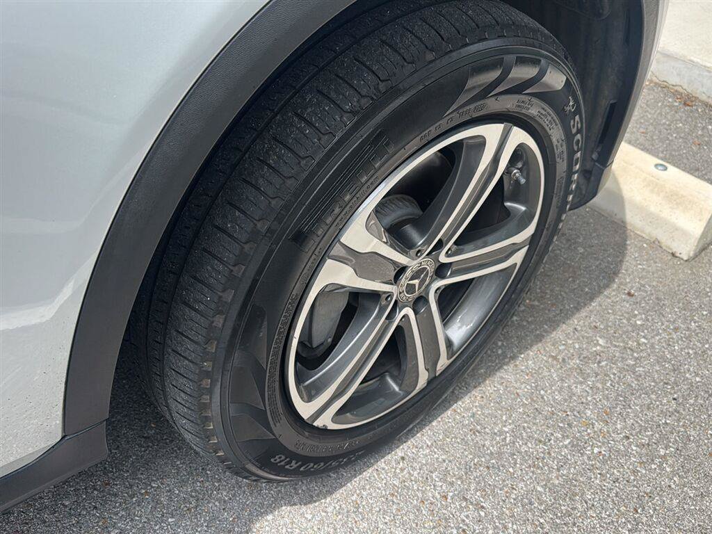 Used 2019 Mercedes-Benz GLC 300 4MATIC image 13