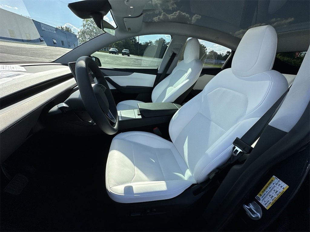 Used 2026 Tesla Model Y Long Range image 11