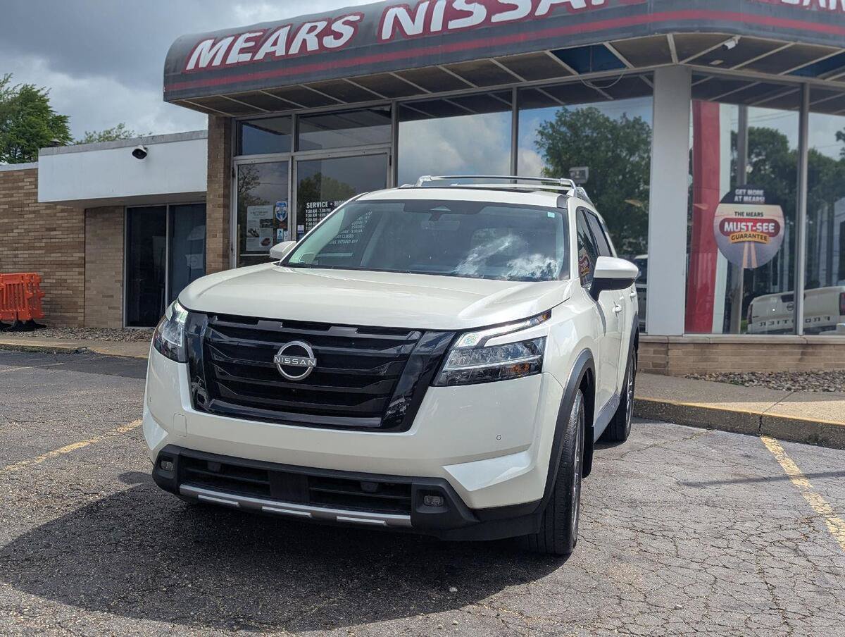 Used 2023 Nissan Pathfinder SL w/ SL Premium Package AWD/4WD image 11