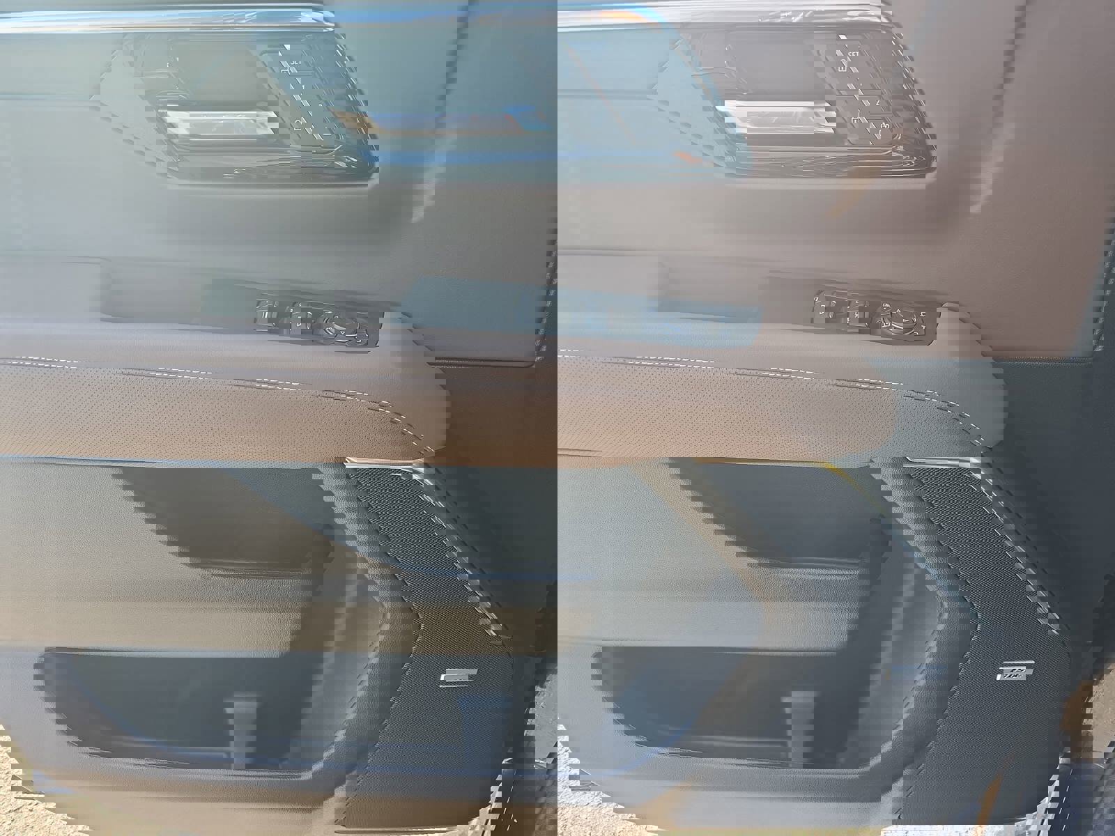 Used 2025 Chevrolet Tahoe High Country image 29