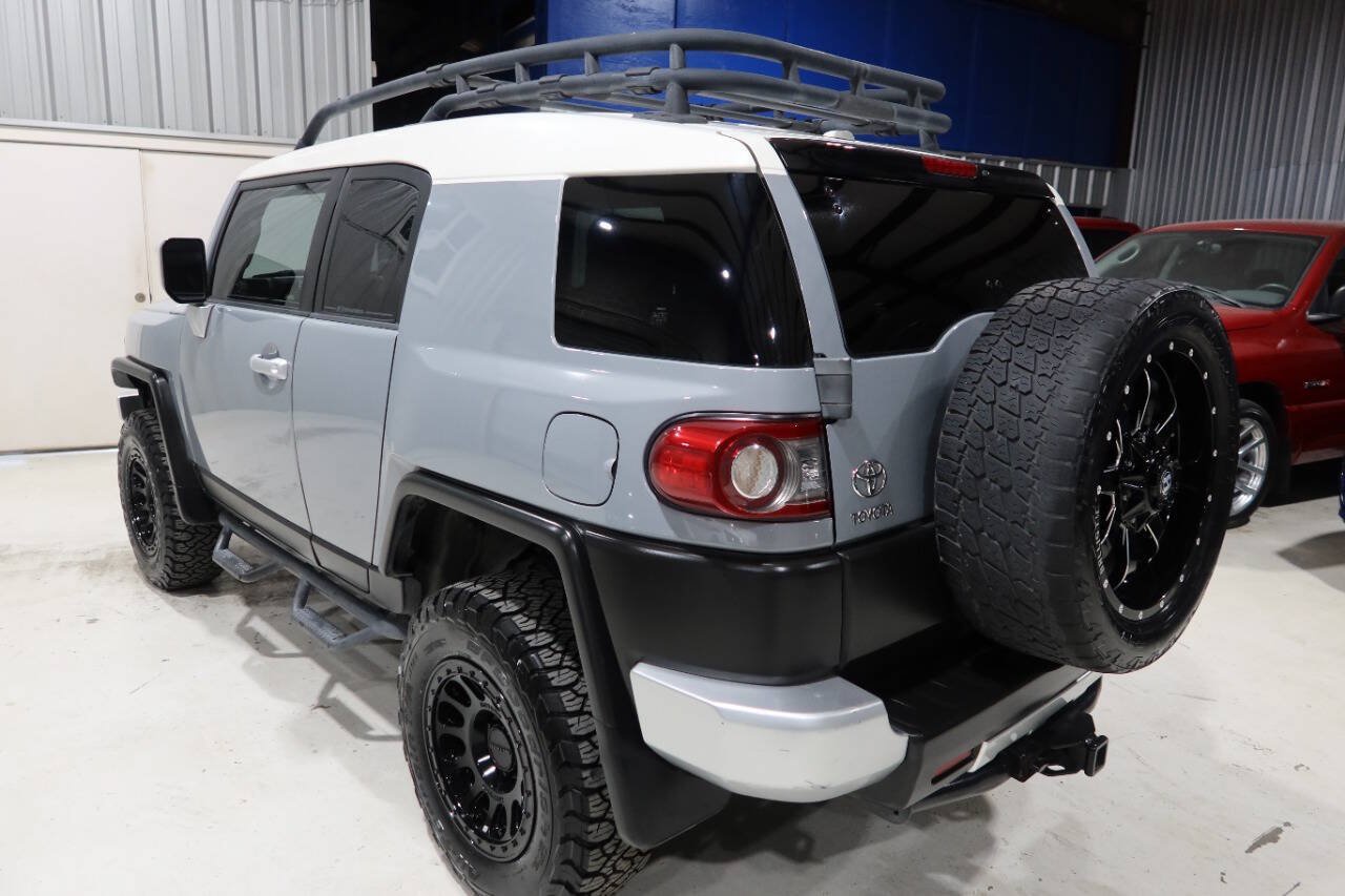 Used 2014 Toyota FJ Cruiser 4WD w/ Convenience Package image 3