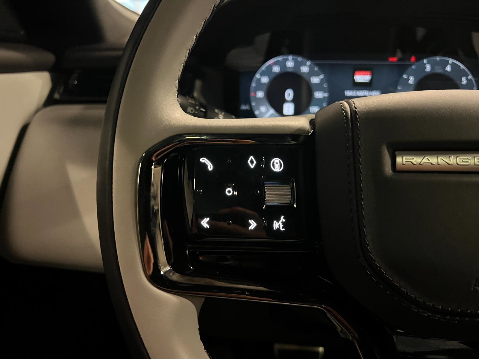 Used 2026 Land Rover Range Rover Velar Dynamic SE image 13