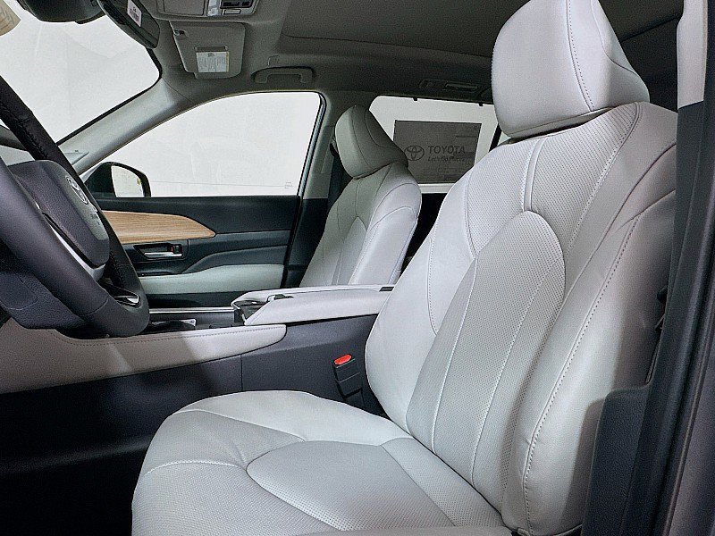 New 2026 Toyota Grand Highlander AWD image 8
