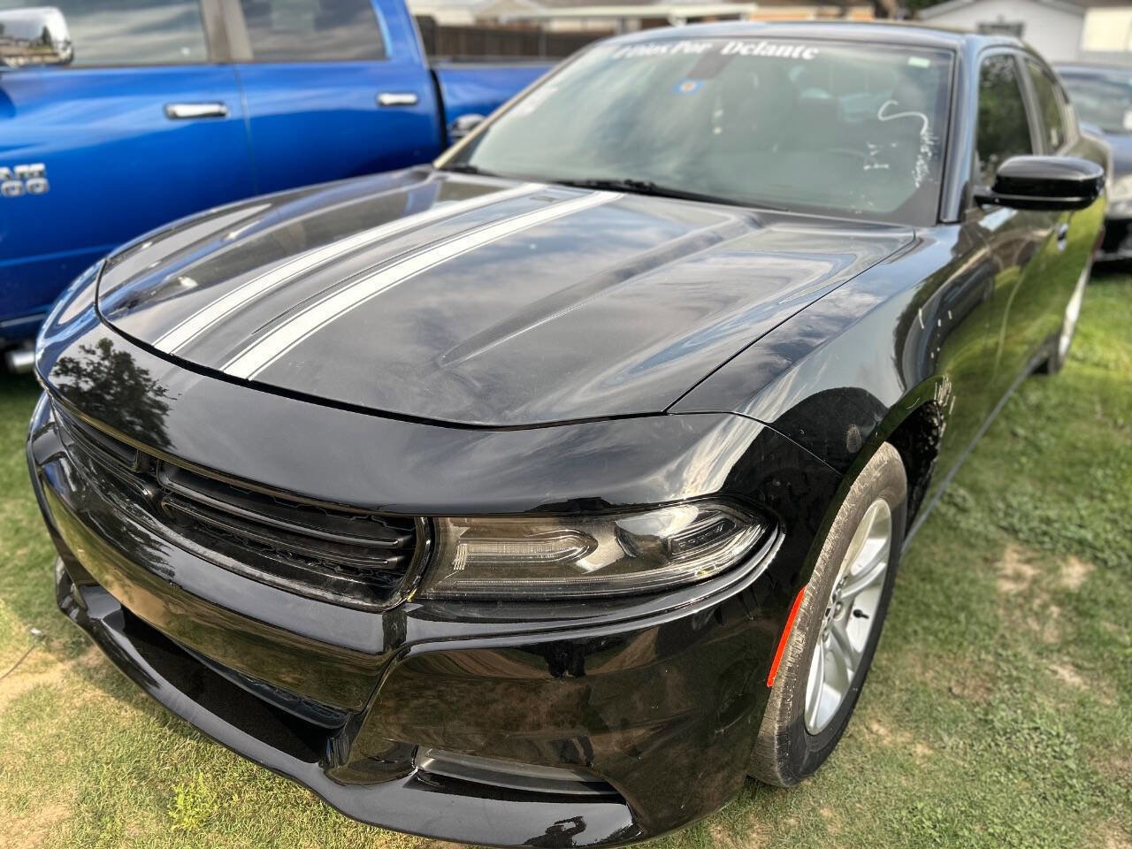 Used 2019 Dodge Charger SXT w/ Leather Interior Group RWD image 2