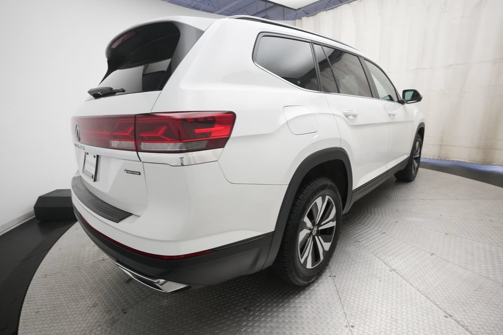 Used 2024 Volkswagen Atlas SE AWD/4WD image 13