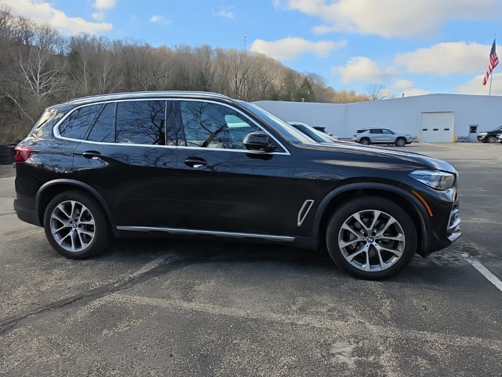Used 2022 BMW X5 xDrive40i w/ Premium Package image 4