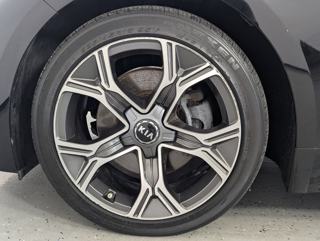 Used 2021 Kia Stinger GT-Line w/ Sun & Sound Package RWD image 8