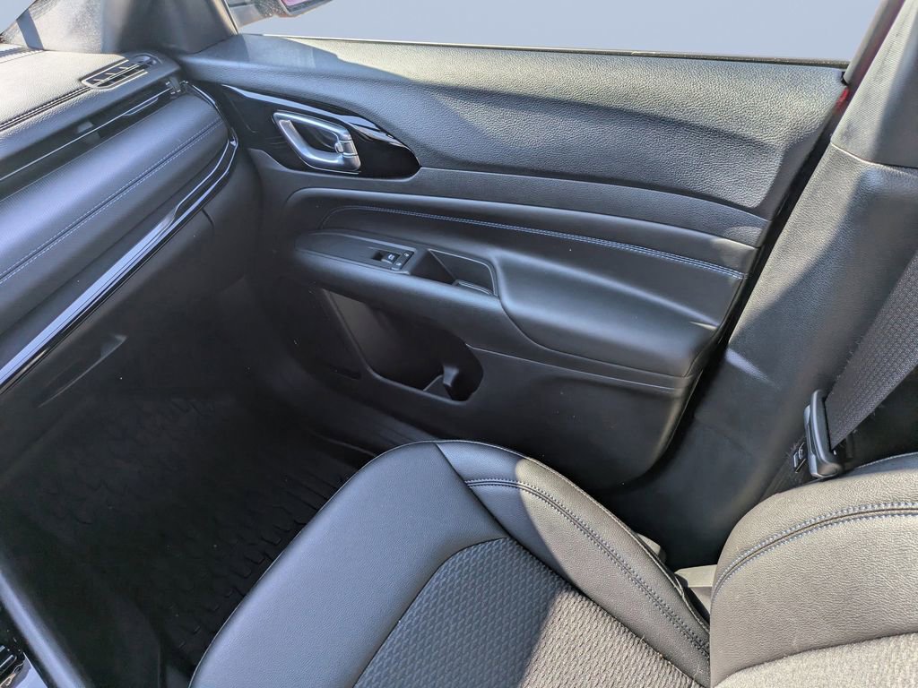 Used 2026 Jeep Compass Latitude image 17