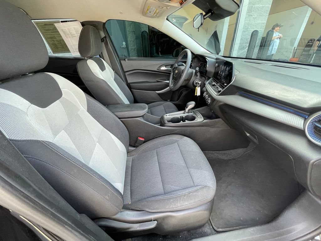 Used 2024 Chevrolet Trax LS FWD image 28