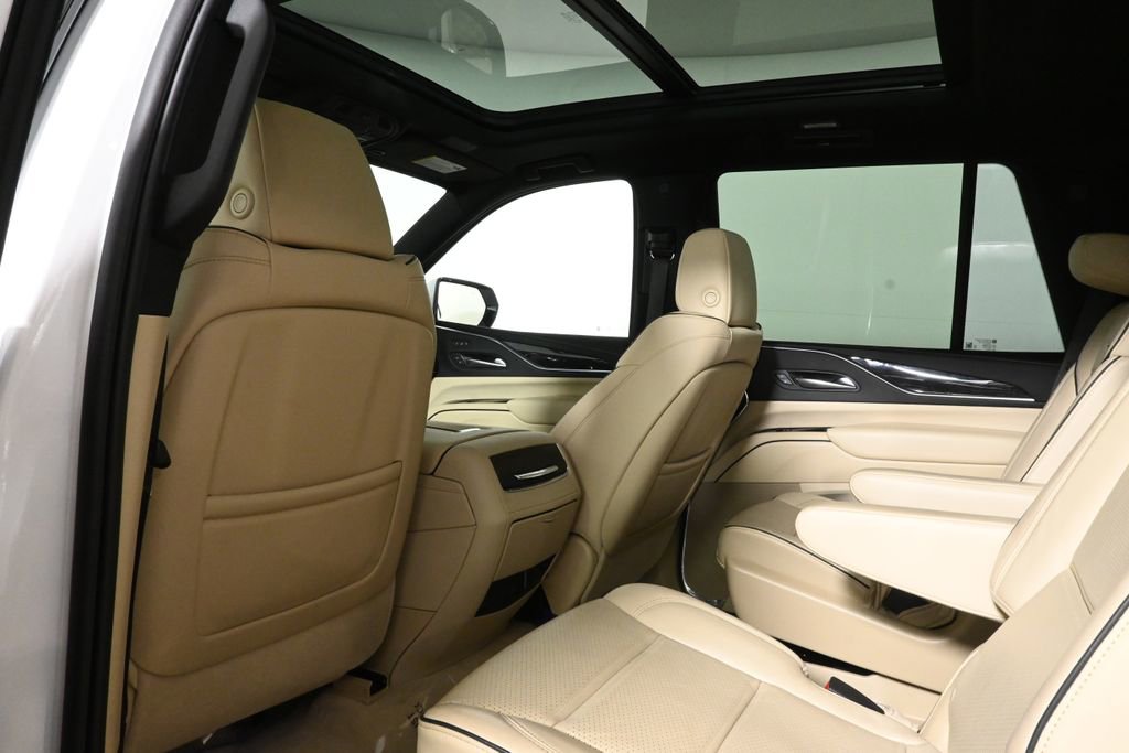 Used 2023 Cadillac Escalade Premium Luxury AWD/4WD image 34