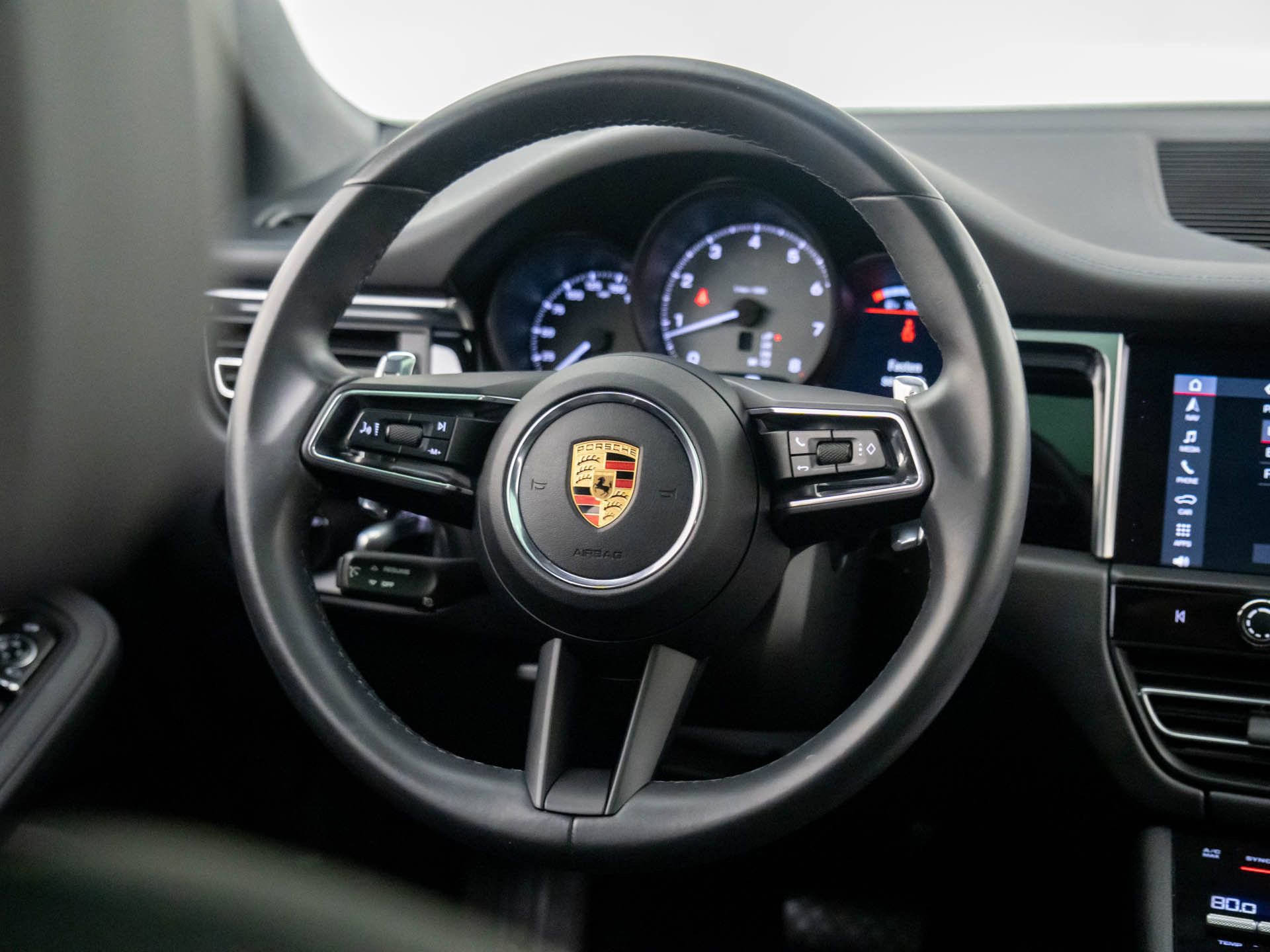 Certified 2022 Porsche Macan S image 12