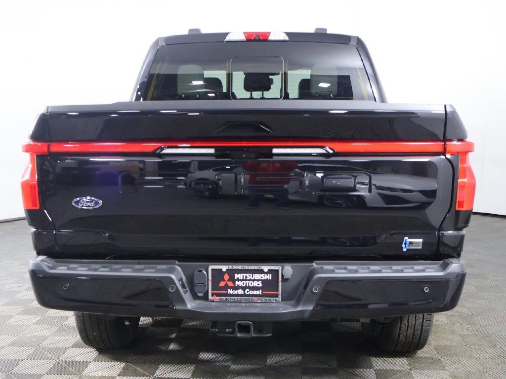 Used 2023 Ford F150 Lightning Platinum image 18