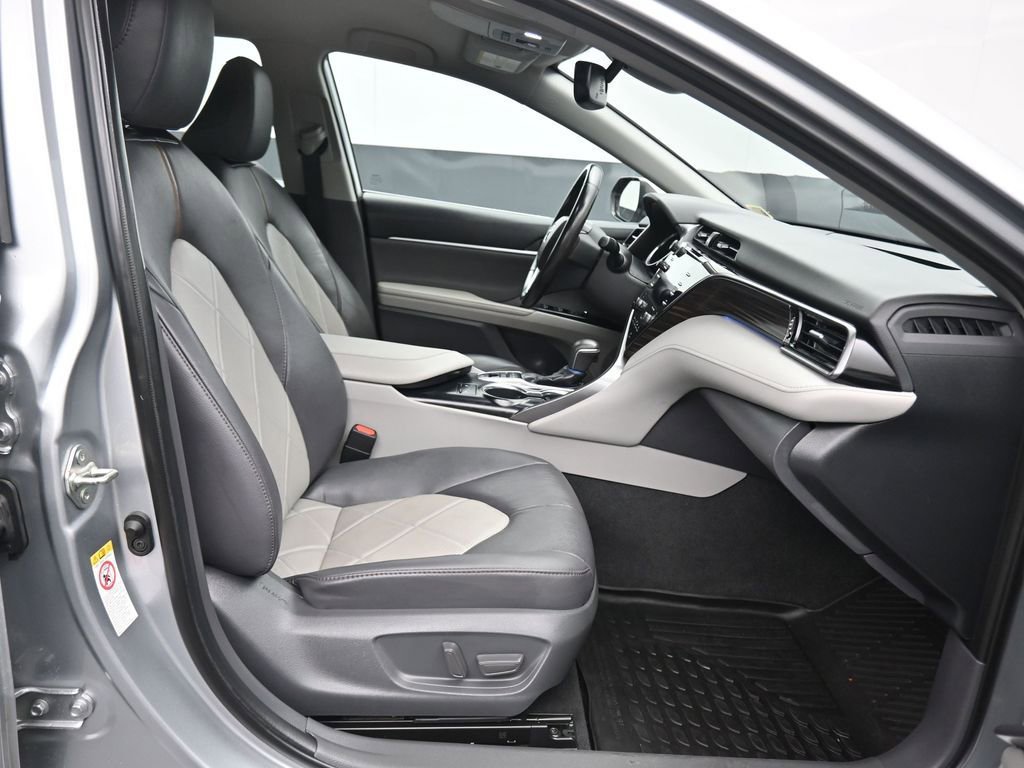 Used 2019 Toyota Camry XLE FWD image 40