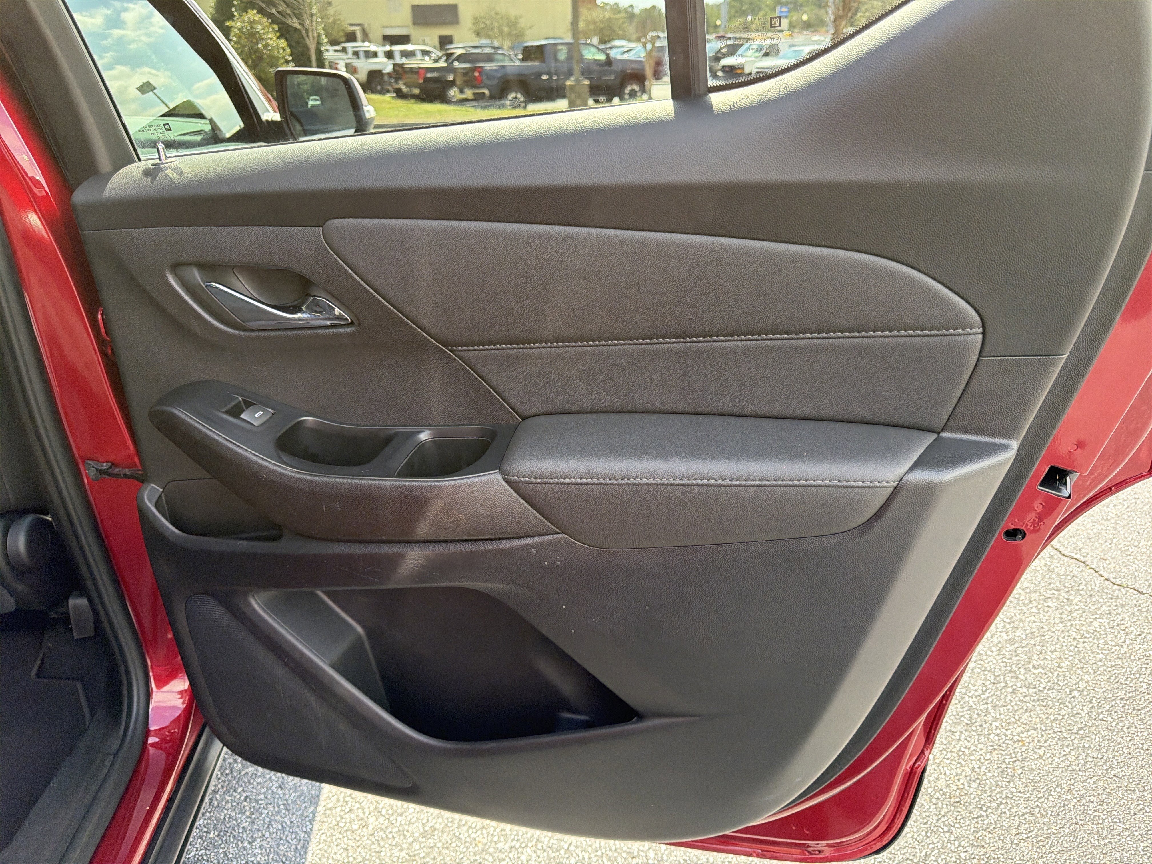 Used 2023 Chevrolet Traverse LT image 15