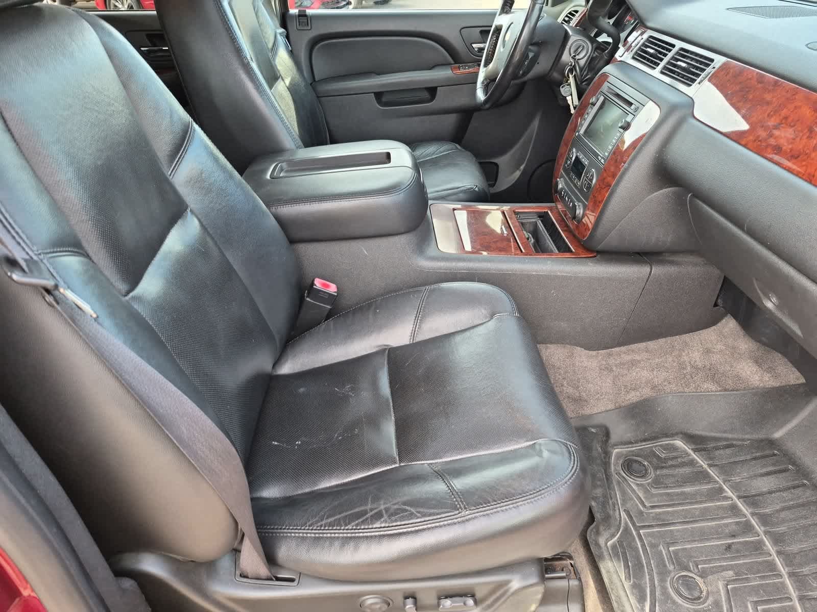Used 2010 Chevrolet Suburban LTZ AWD/4WD image 23