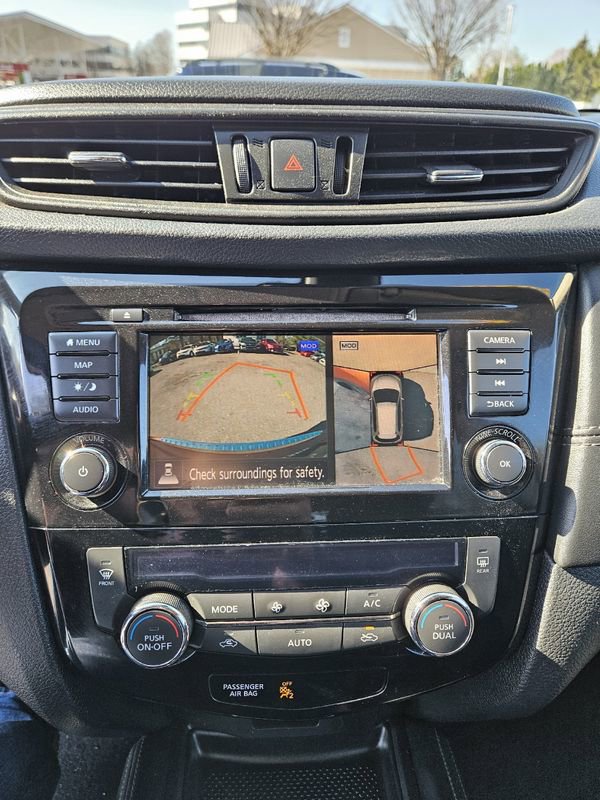 Used 2018 Nissan Rogue SL w/ Premium Package image 25